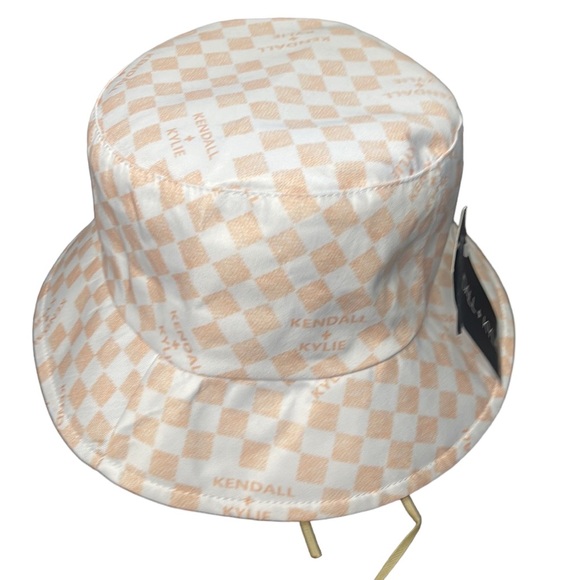 Kendall & Kylie Accessories - NWT KENDALL + KYLIE Adjustable Bucket Hat Peachy Pink & White Iconic Bucket Hat